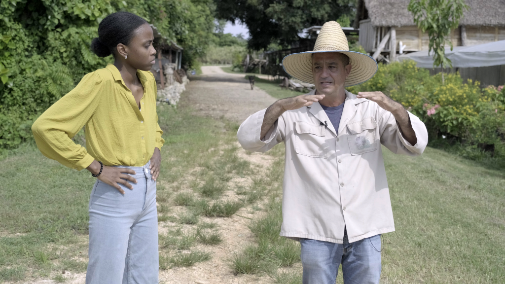 This image has an empty alt attribute; its file name is cuba_bees_documentry3-1024x576.png